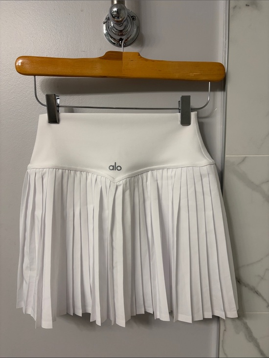 ALO Dresses & Skirts - ALO Yoga White Pleated Grand Slam Tennis Skirt Size XS
